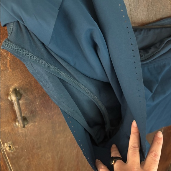 Athleta Dark Blue Women's Athletic Shorts Large - Picture 7 of 8